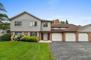 7711 W OAK RIDGE Court 2A, Palos Heights, IL 60463