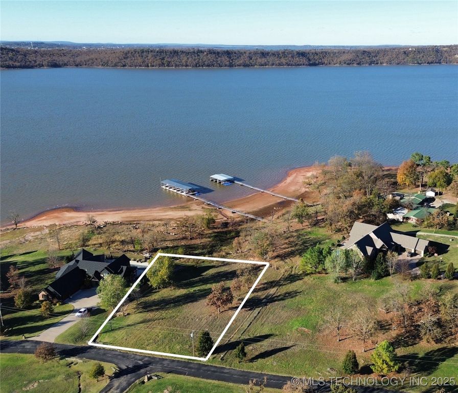 4 Channel Road, Eufaula, OK 74432