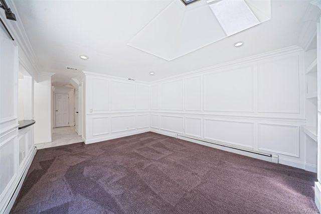 7 New Jersey Court, Dix Hills, NY 11746