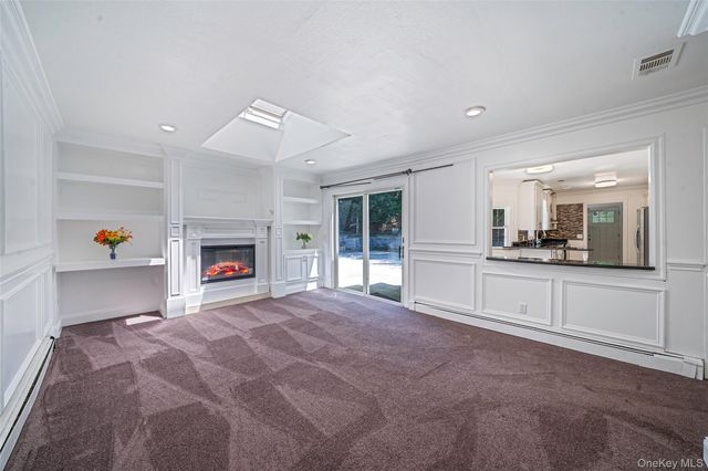 7 New Jersey Court, Dix Hills, NY 11746