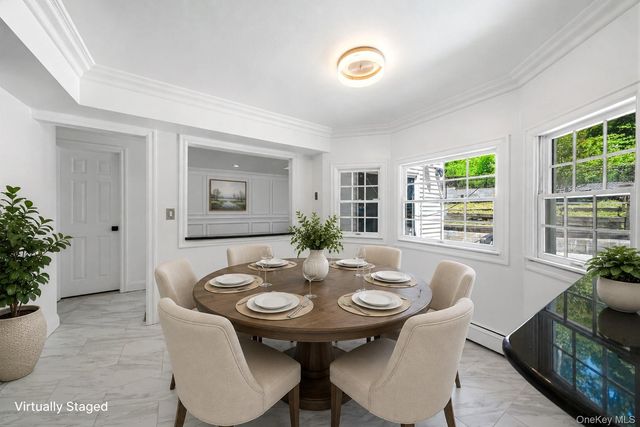 7 New Jersey Court, Dix Hills, NY 11746