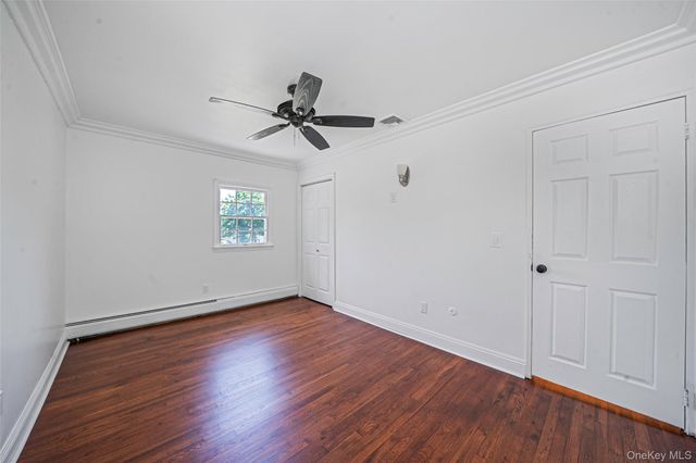 7 New Jersey Court, Dix Hills, NY 11746