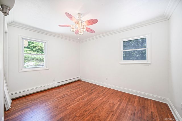 7 New Jersey Court, Dix Hills, NY 11746