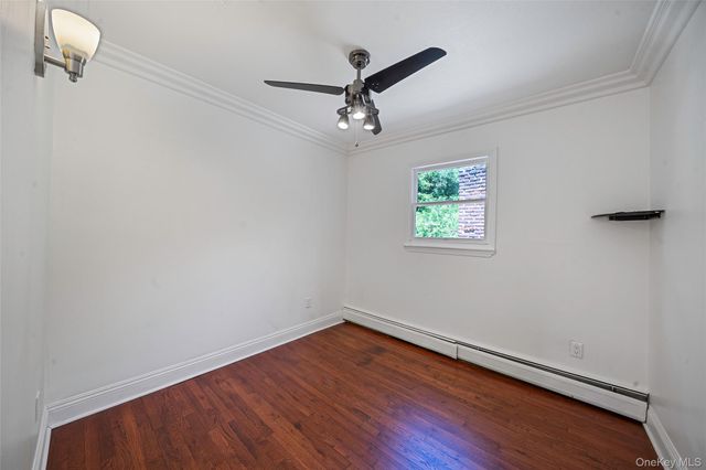 7 New Jersey Court, Dix Hills, NY 11746