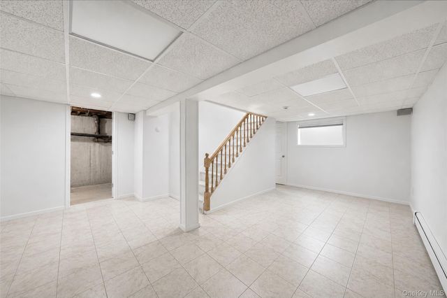 7 New Jersey Court, Dix Hills, NY 11746