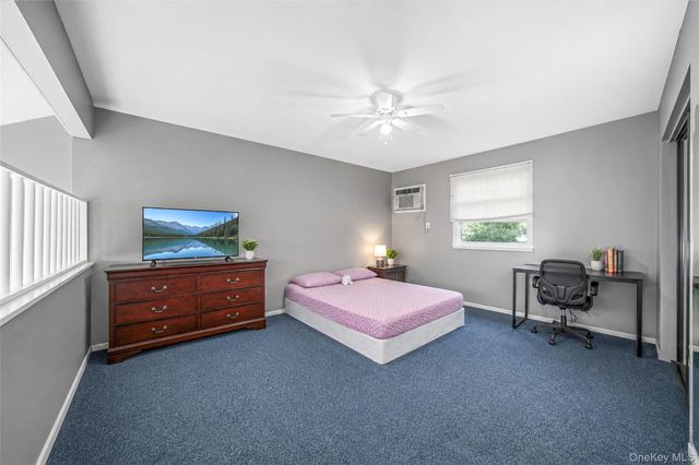 7 New Jersey Court, Dix Hills, NY 11746