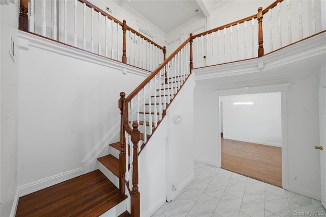 7 New Jersey Court, Dix Hills, NY 11746