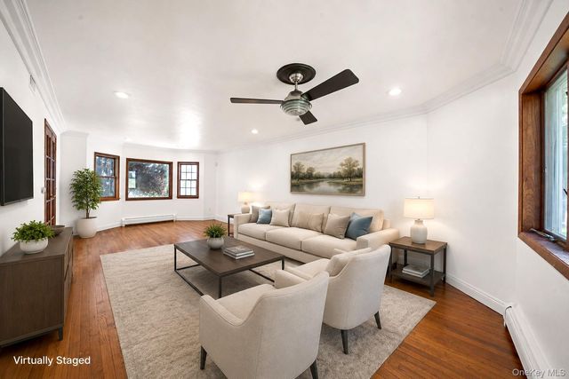 7 New Jersey Court, Dix Hills, NY 11746