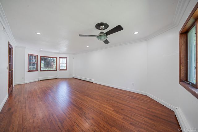 7 New Jersey Court, Dix Hills, NY 11746