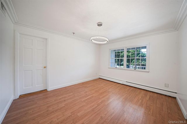 7 New Jersey Court, Dix Hills, NY 11746