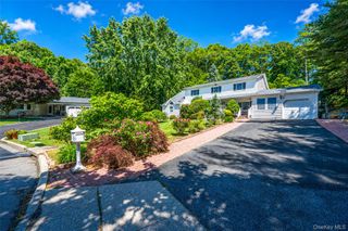 7 New Jersey Court, Dix Hills, NY 11746