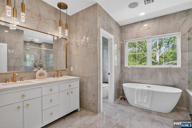 81 Ridge Drive, Livingston, NJ 07039