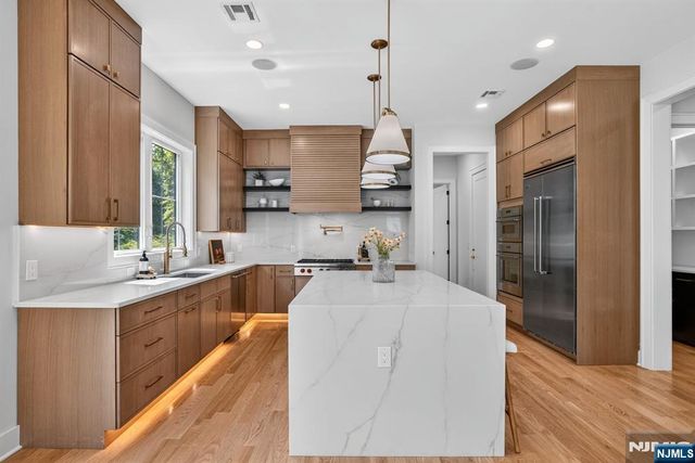 81 Ridge Drive, Livingston, NJ 07039