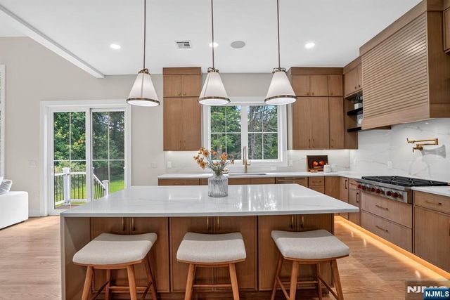 81 Ridge Drive, Livingston, NJ 07039