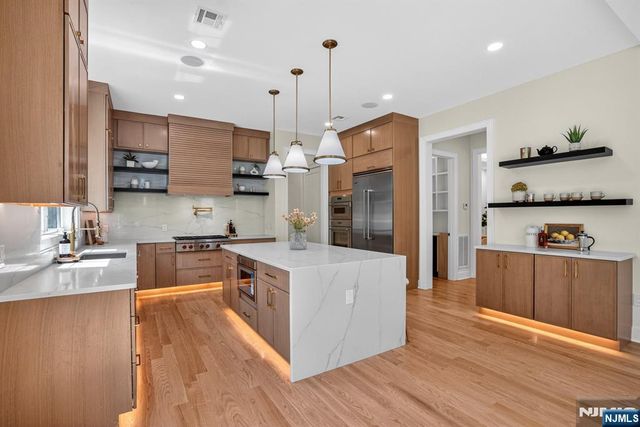 81 Ridge Drive, Livingston, NJ 07039