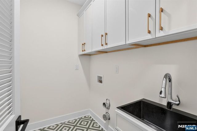 81 Ridge Drive, Livingston, NJ 07039