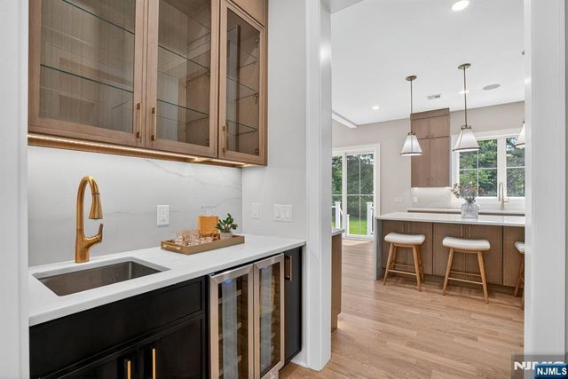 81 Ridge Drive, Livingston, NJ 07039