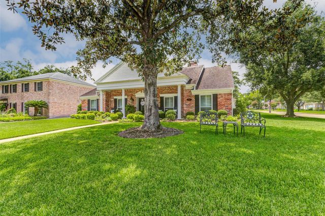 315 Thicket Lane, Houston, TX 77079