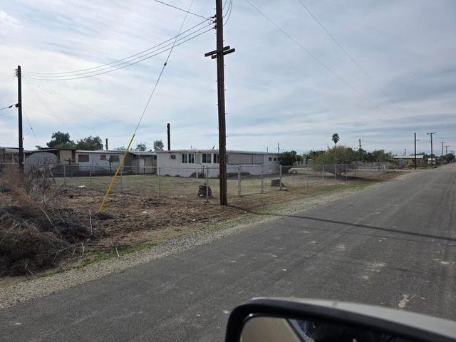 9588 Avenue H, Bombay Beach, CA 92257