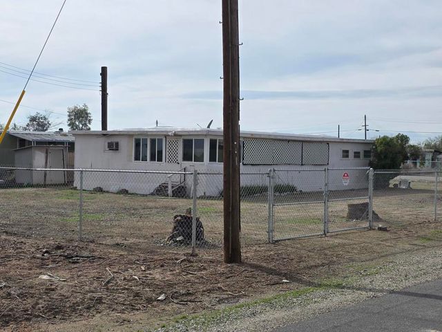 9588 Avenue H, Bombay Beach, CA 92257