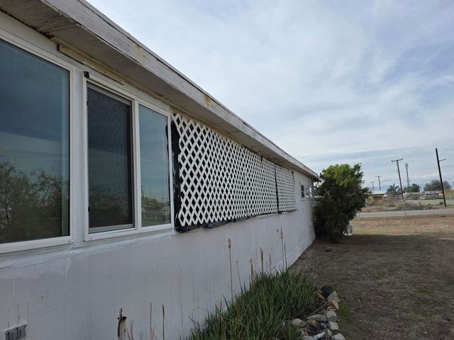 9588 Avenue H, Bombay Beach, CA 92257