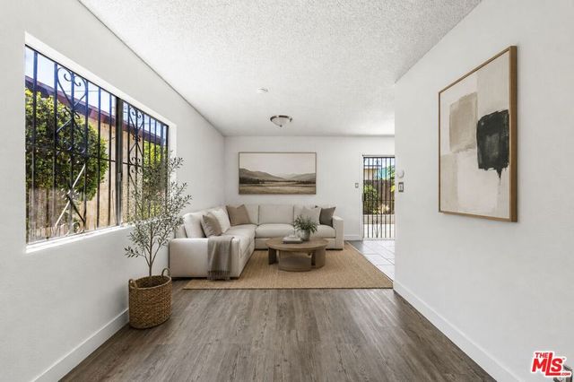 11477 Amboy Avenue, San Fernando, CA 91340