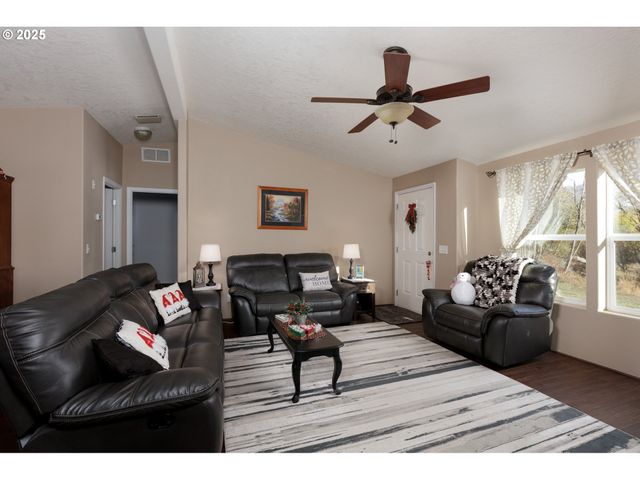 252 BLACKLEDGE Rd, Carson, WA 98610