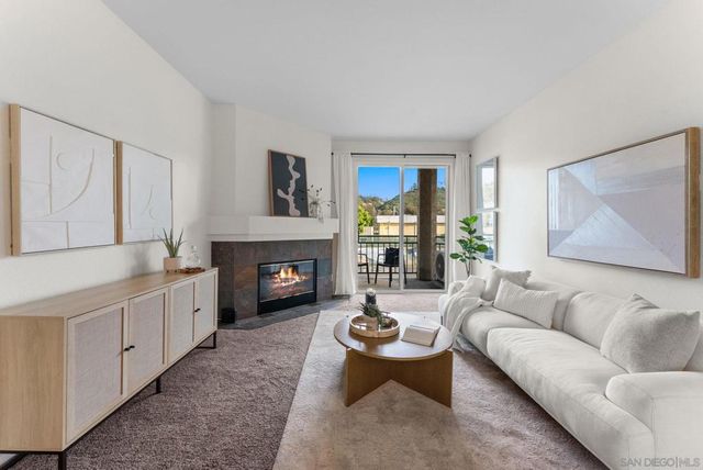 2250 Camino de la Reina 202, San Diego, CA 92108