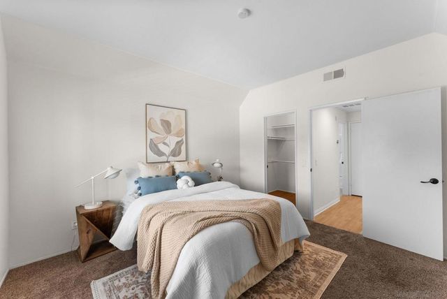 2250 Camino de la Reina 202, San Diego, CA 92108
