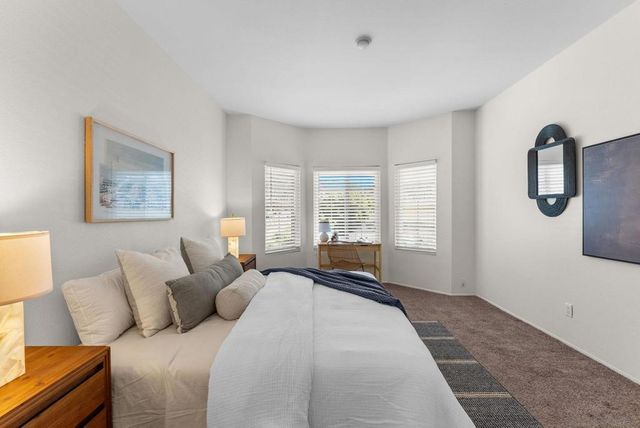 2250 Camino de la Reina 202, San Diego, CA 92108