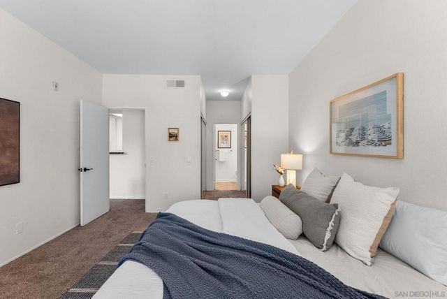 2250 Camino de la Reina 202, San Diego, CA 92108
