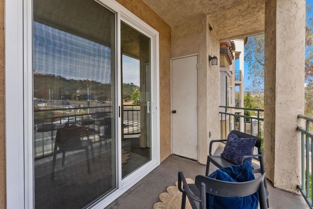 2250 Camino de la Reina 202, San Diego, CA 92108