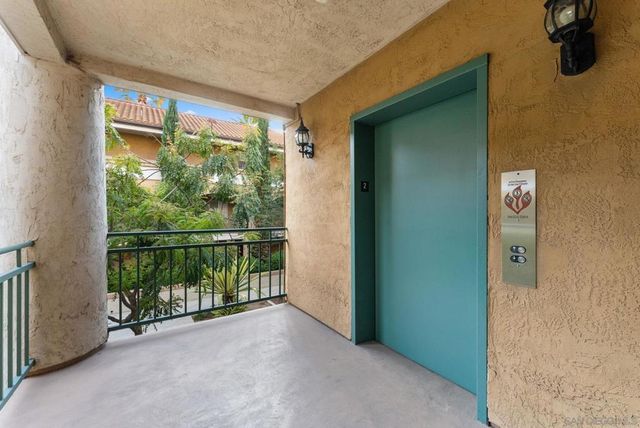 2250 Camino de la Reina 202, San Diego, CA 92108