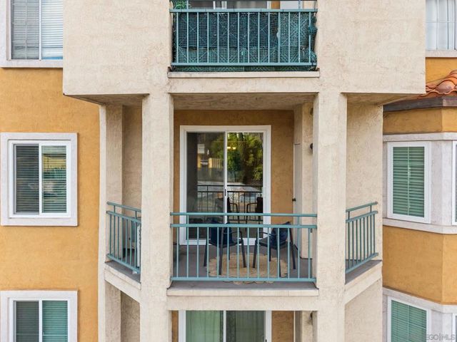 2250 Camino de la Reina 202, San Diego, CA 92108