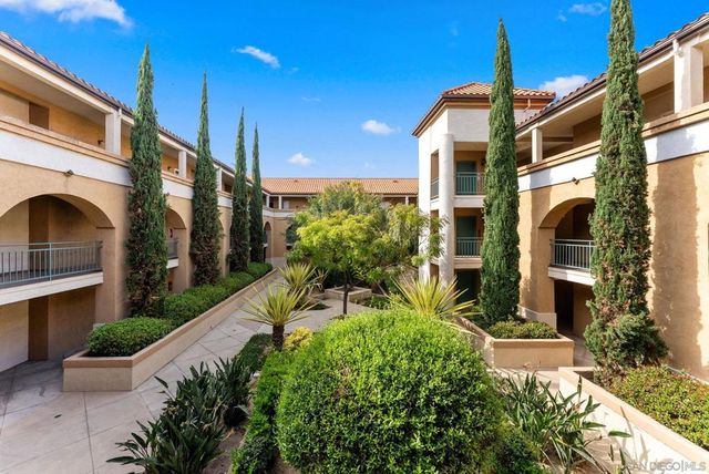 2250 Camino de la Reina 202, San Diego, CA 92108