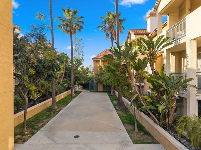 2250 Camino de la Reina 202, San Diego, CA 92108