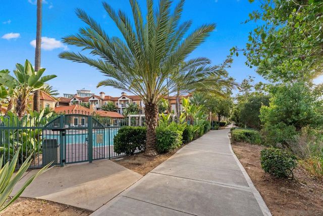 2250 Camino de la Reina 202, San Diego, CA 92108