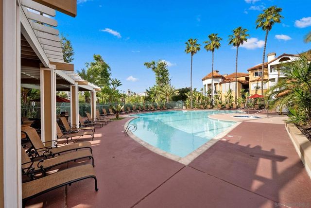 2250 Camino de la Reina 202, San Diego, CA 92108