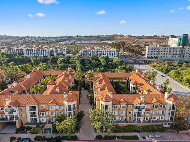 2250 Camino de la Reina 202, San Diego, CA 92108