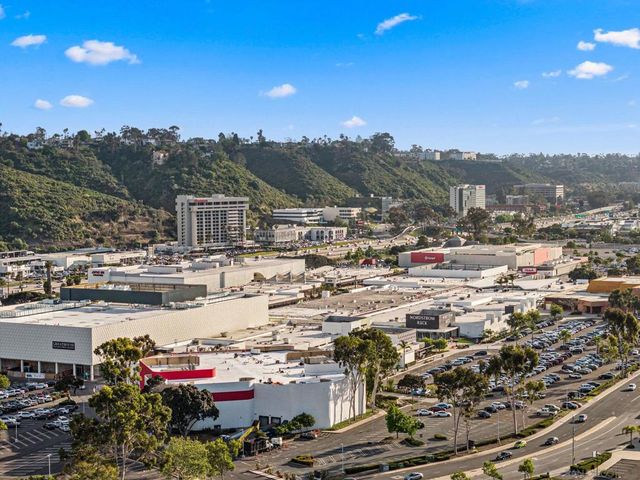2250 Camino de la Reina 202, San Diego, CA 92108