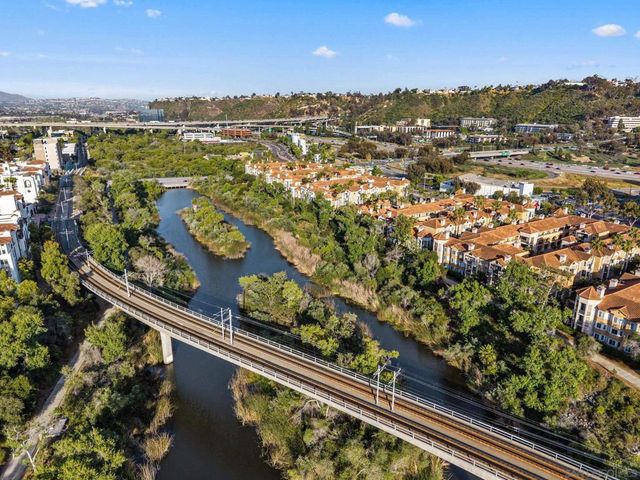 2250 Camino de la Reina 202, San Diego, CA 92108