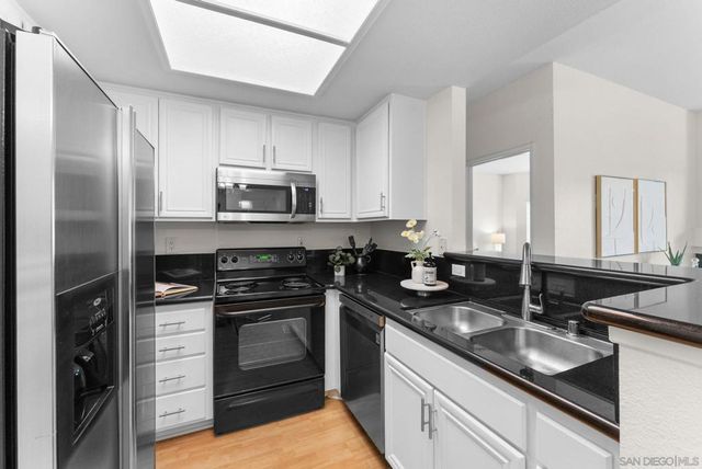 2250 Camino de la Reina 202, San Diego, CA 92108