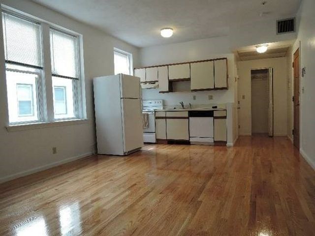 1427 Commonwealth 204, Boston, MA 02135