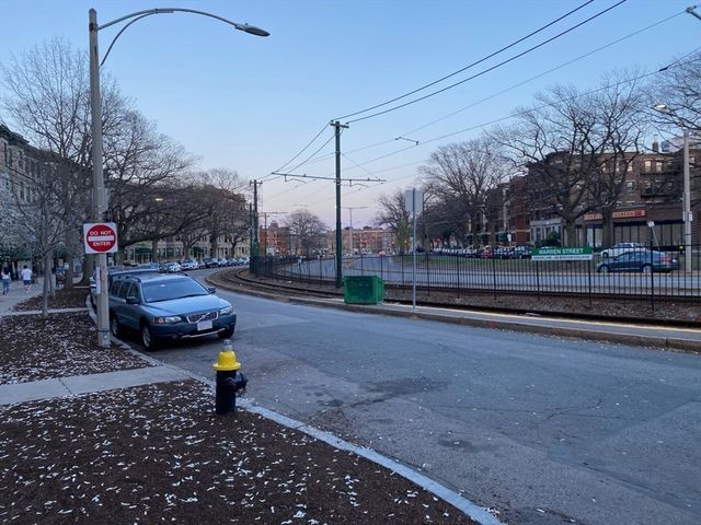1427 Commonwealth 204, Boston, MA 02135