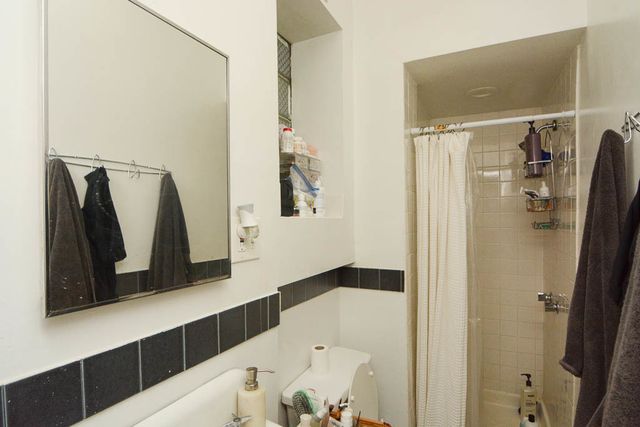 1933 W Crystal Street 2A, Chicago, IL 60622