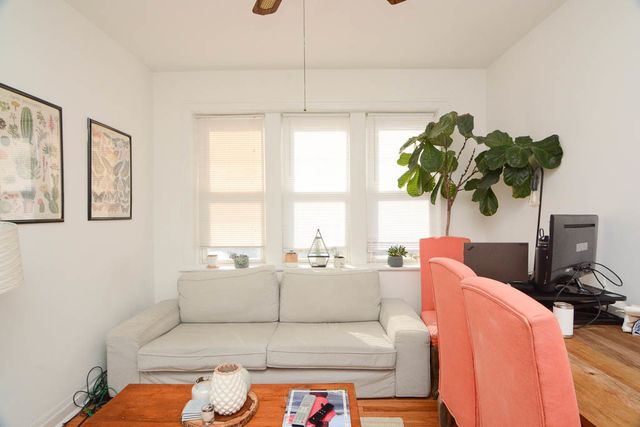 1933 W Crystal Street 2A, Chicago, IL 60622