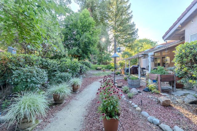 201 Bowden Ct, Roseville, CA 95747