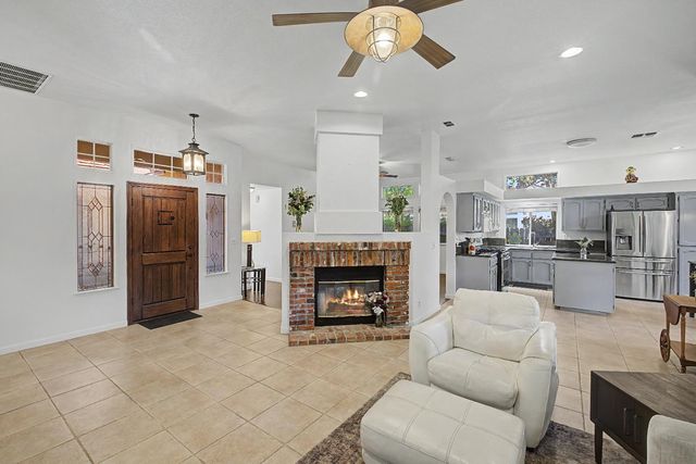 201 Bowden Ct, Roseville, CA 95747