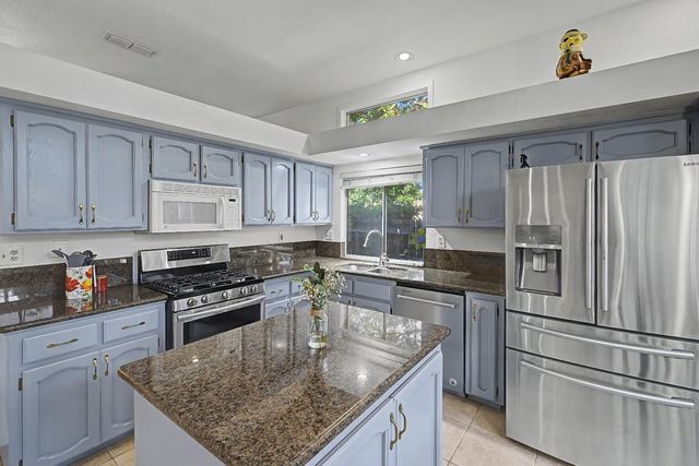 201 Bowden Ct, Roseville, CA 95747