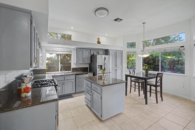 201 Bowden Ct, Roseville, CA 95747